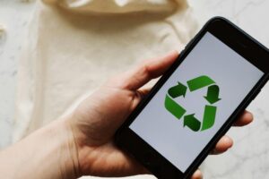 4 Sustainable Steps to Lower Carbon Emission in the Mobile Industry